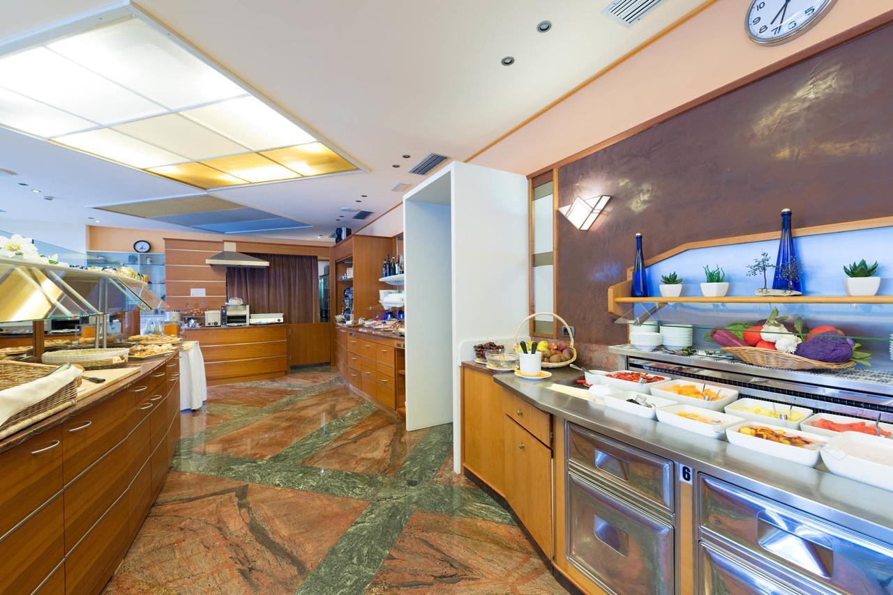 Hotel Venezia Malcesine Buitenkant foto