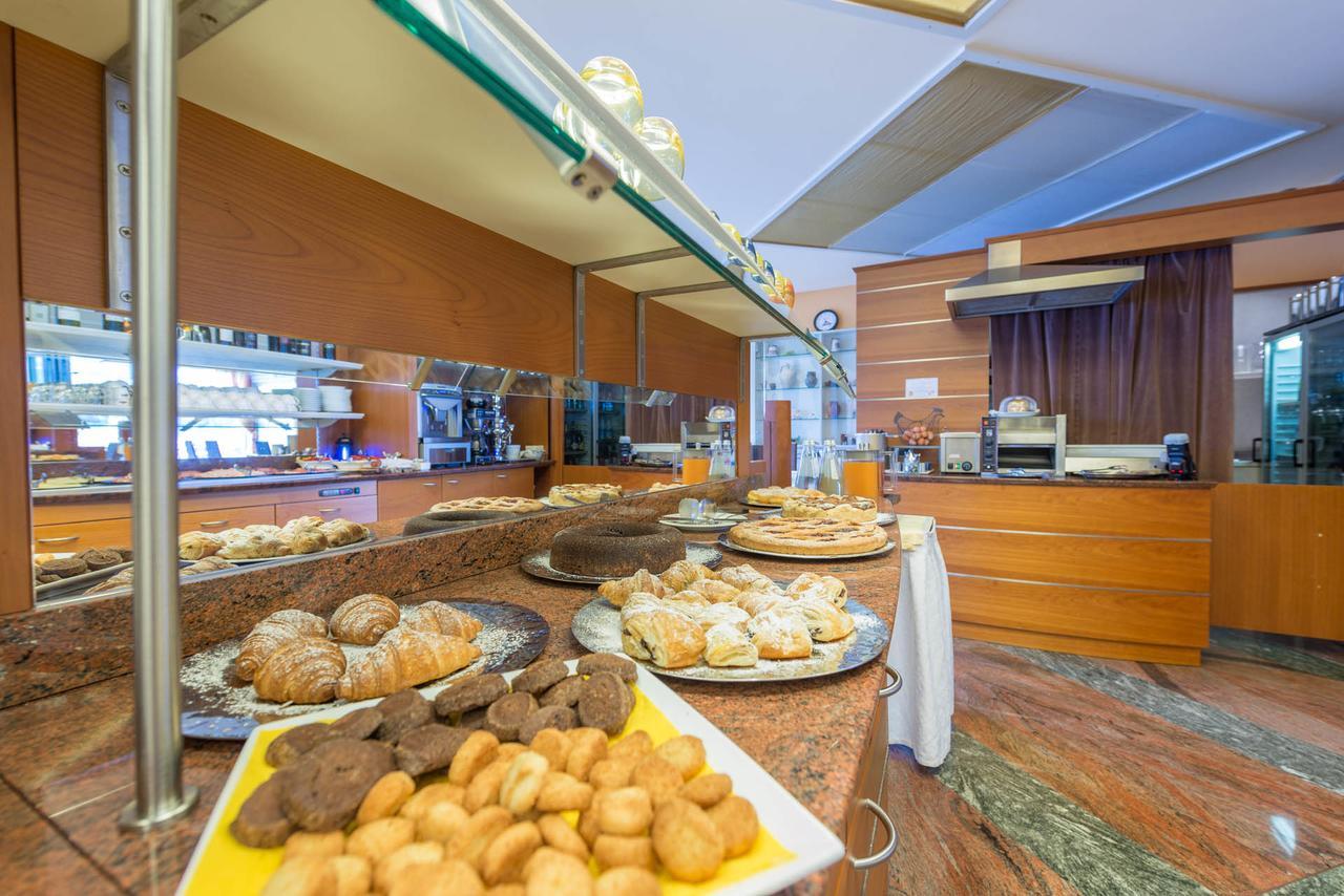 Hotel Venezia Malcesine Buitenkant foto