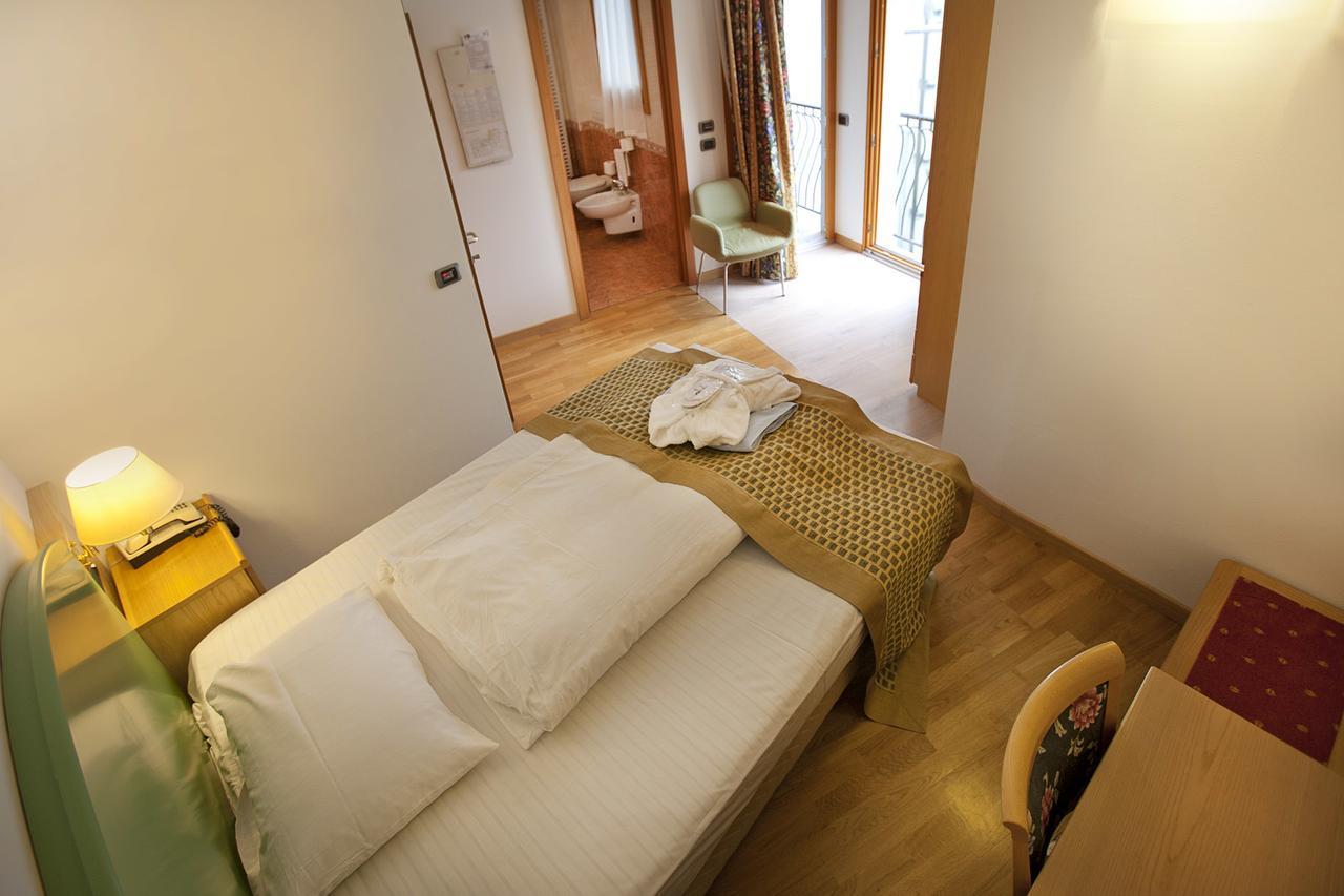 Hotel Venezia Malcesine Buitenkant foto